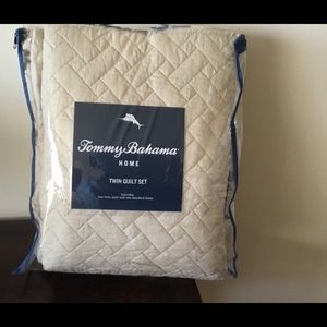 TWO (2) Tommy Bahama comfortor sets